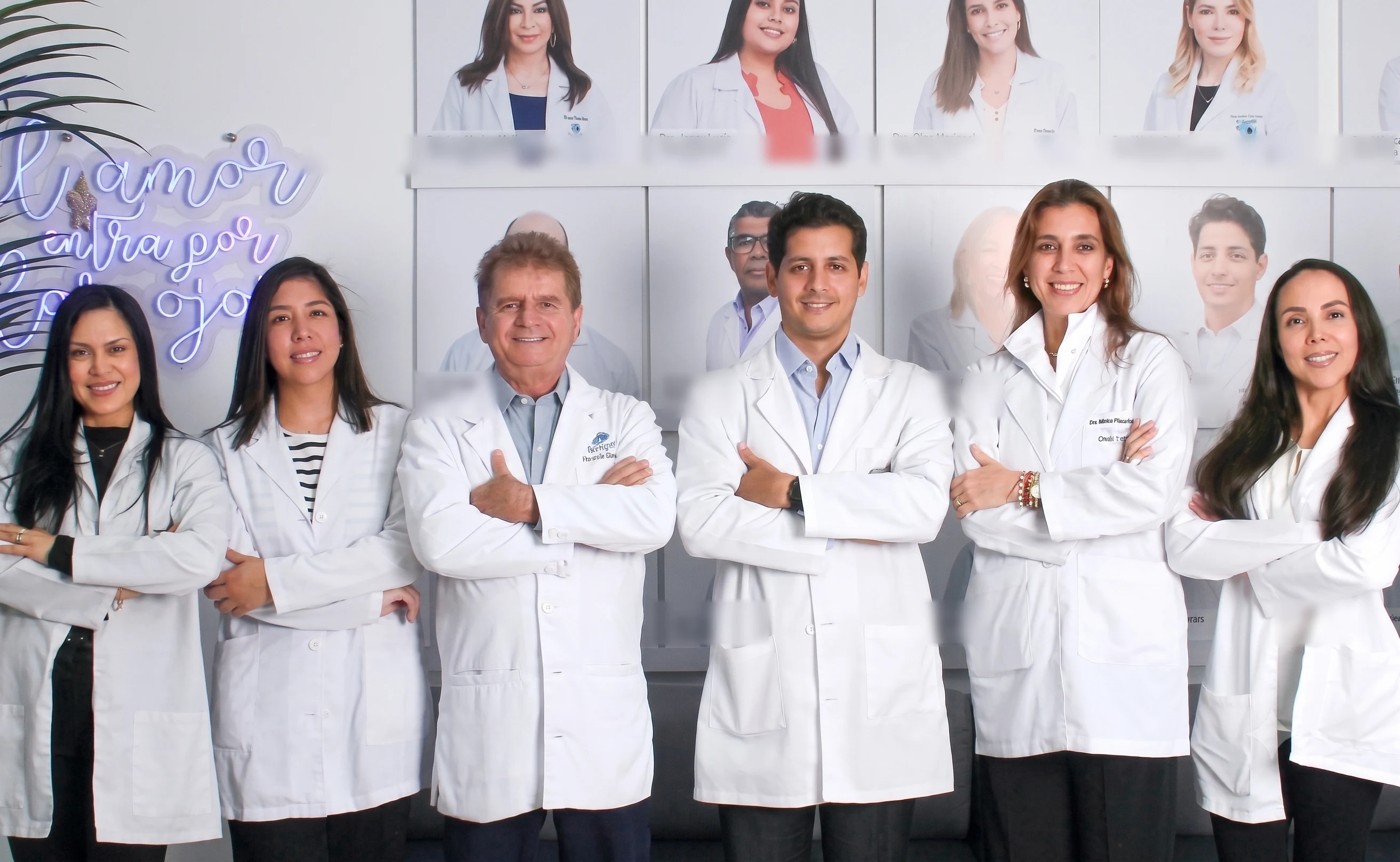 Equipo médico de VIU Clínica Oftalmológica Internacional en su sede de Barranquilla