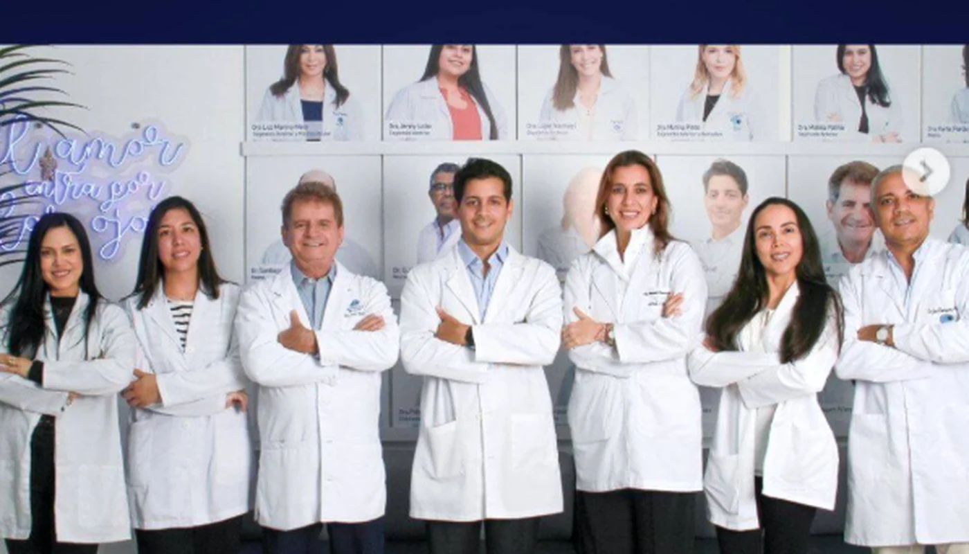 Equipo médico de VIU Clínica Oftalmológica Internacional